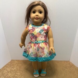 American Girl Doll Brown Hair Brown Eyes & American Girl Outfit